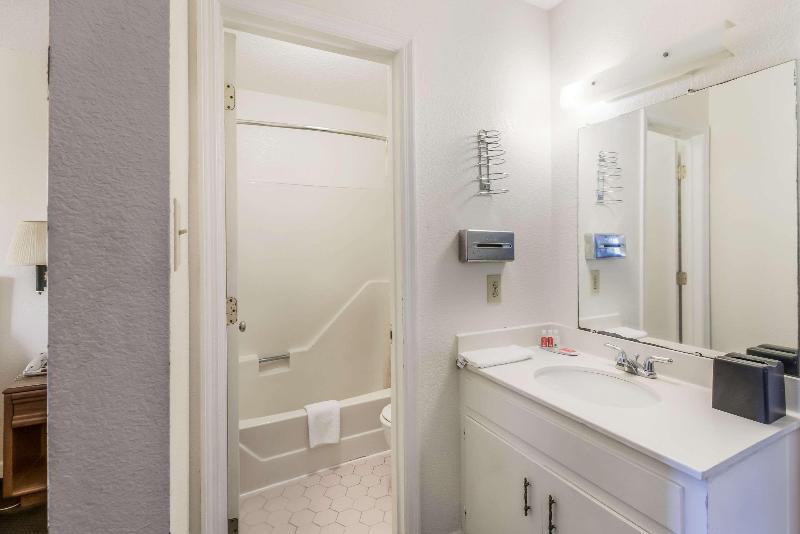 Номер Стандарт, Econo Lodge Cherry Point