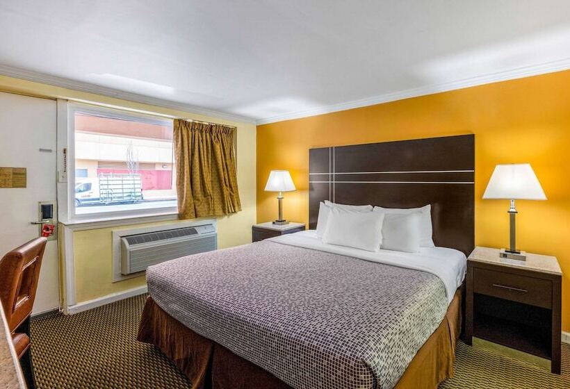 스위트 킹사이즈 침대, Econo Lodge Beach And Boardwalk