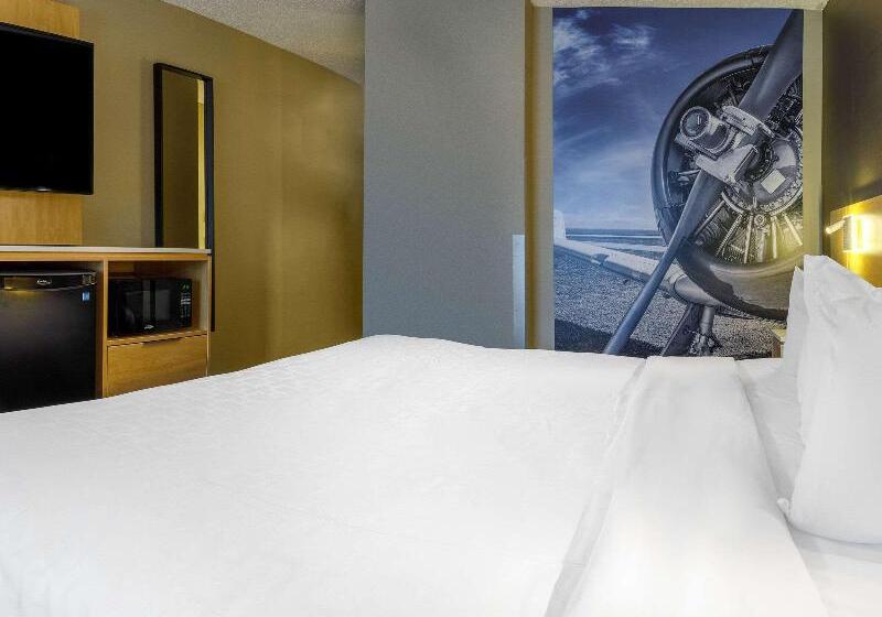اتاق استاندارد با تخت بزرگ, Clarion Pointe Quebec Airport