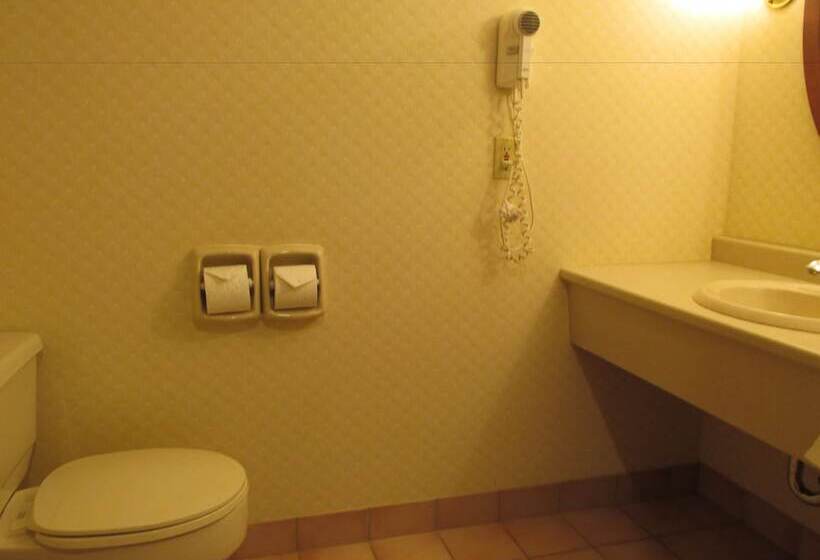 Номер Executive, The Fredericton Inn