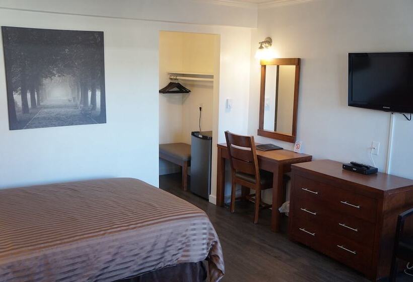 Номер Стандарт 2 Двуспальные Кровати, Westward Inn & Suites