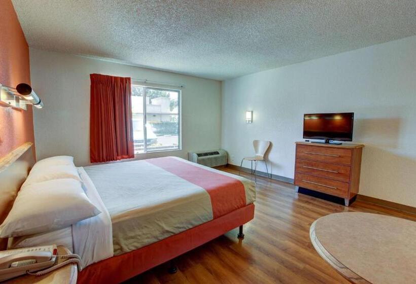 스탠다드 룸 킹사이즈 침대, Motel 6santa Ana, Ca  Irvine  Orange County Airport