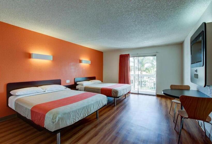 장애인을 위한 스탠다드 룸, Motel 6santa Ana, Ca  Irvine  Orange County Airport