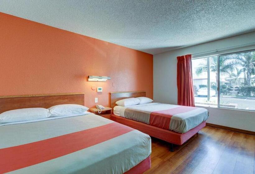 장애인을 위한 스탠다드 룸, Motel 6santa Ana, Ca  Irvine  Orange County Airport
