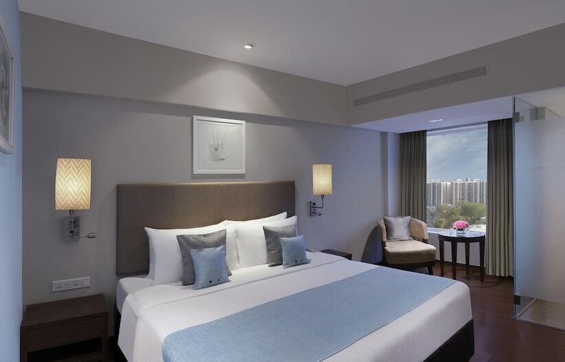 Номер Deluxe, Grand Mercure Vadodara Surya Palace