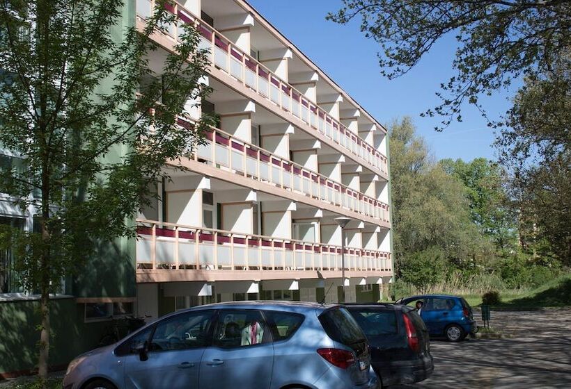 اتاق راحتی, Komfort Hotel Platán