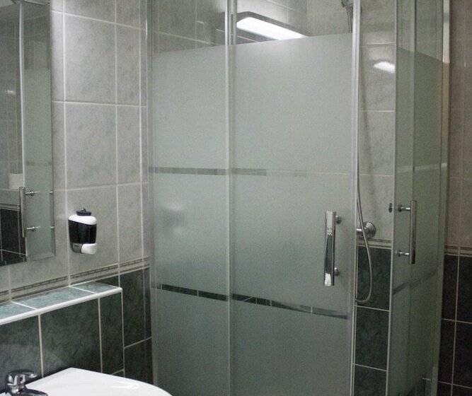 اتاق راحتی, Komfort Hotel Platán