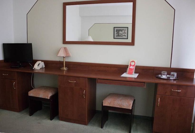 اتاق راحتی, Komfort Hotel Platán