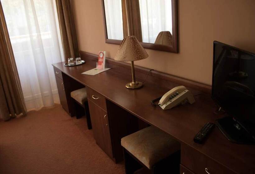 اتاق راحتی, Komfort Hotel Platán