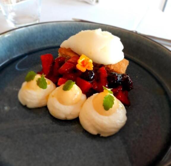 اتاق استاندارد, Logis Hôtel Restaurant Le Medicis