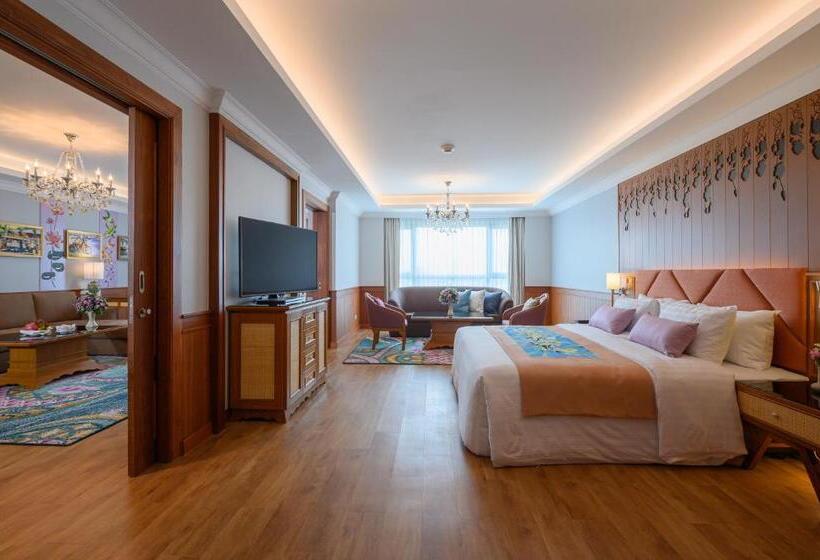 سوییت اجرایی, The Empress Hotel   Sha Extra Plus