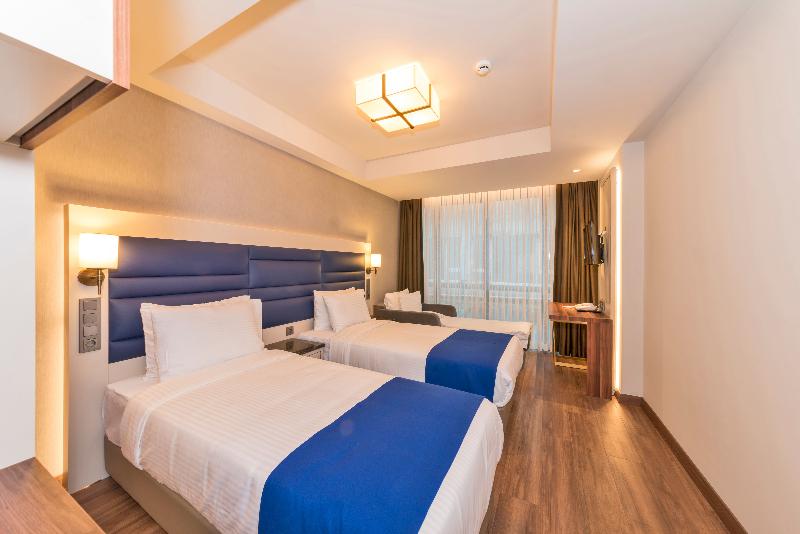 اتاق لوکس سه تخته, Golden Royal Hotel & Spa