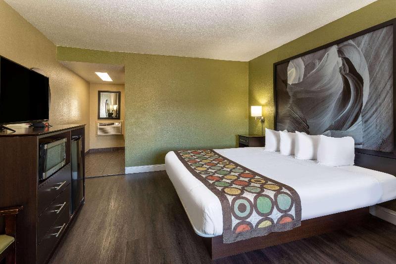 اتاق استاندارد با تخت بزرگ, Super 8 By Wyndham Nau/downtown Conference Center