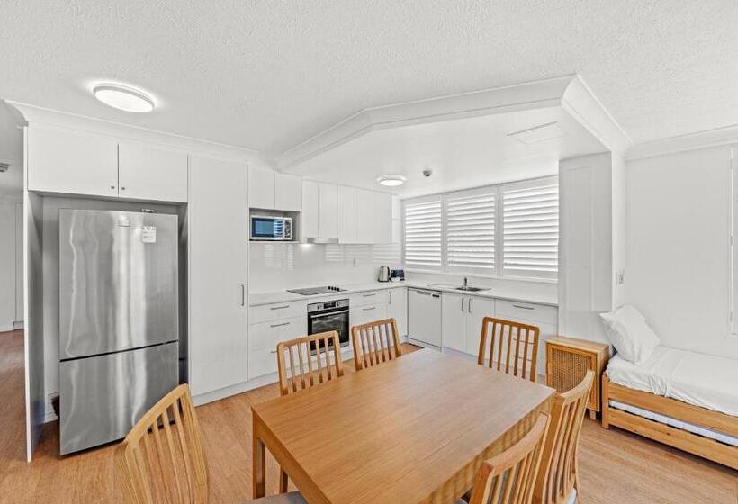 Апартаменты 2 спальни Вид на Сад, Burleigh Beach Tower