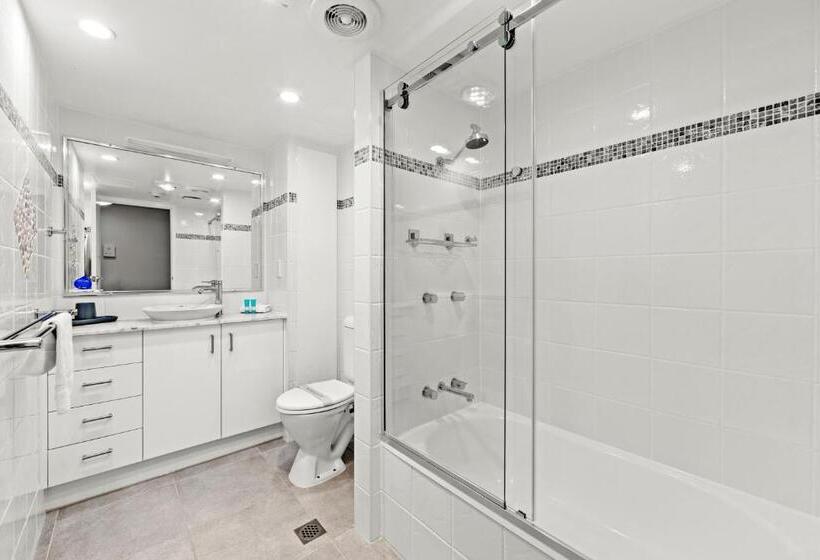 Superior 2-bedroom flat with sea view, Burleigh Beach Tower