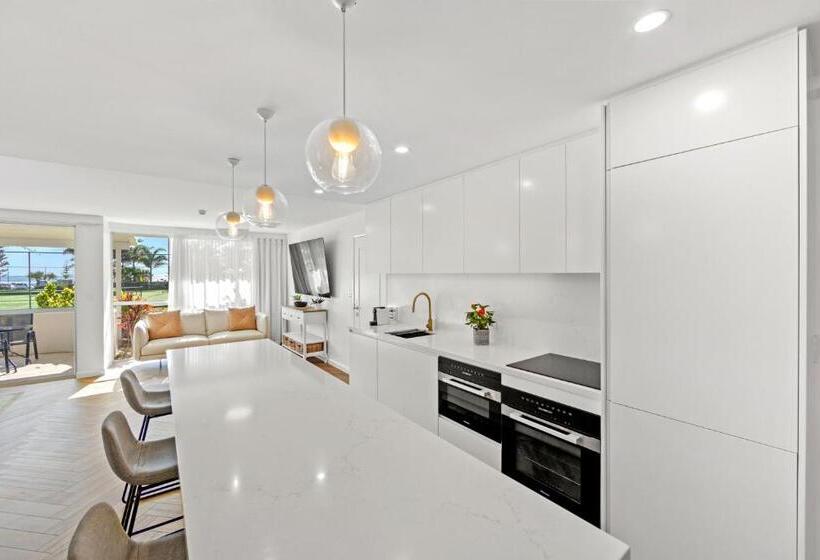 Апартаменты Superior 3 Спальни, Burleigh Beach Tower