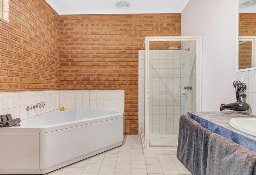 Люкс Повышенной Комфортности, Golden River Motor Inn