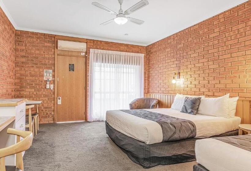 Номер Deluxe, Golden River Motor Inn