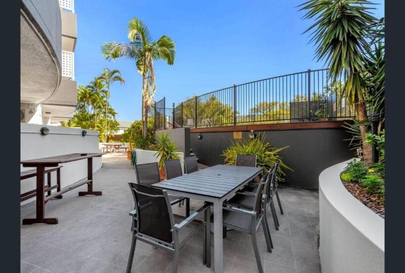 اتاق استاندارد با بالکن, The Wellington Apartment