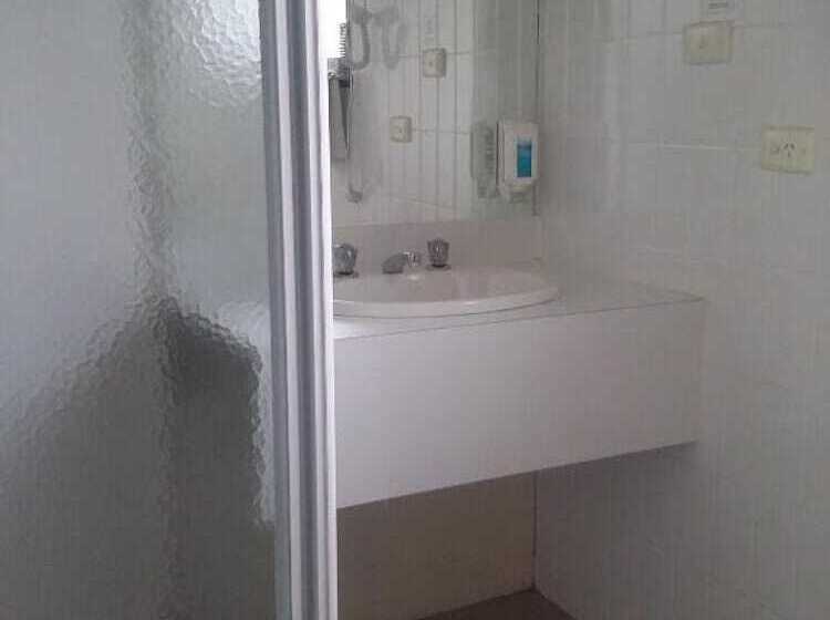 스탠다드 룸, Shepparton Motor Inn Tudor House Motel