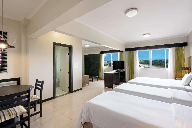 프리미엄 트리플 룸, Wyndham Golden Foz Suites