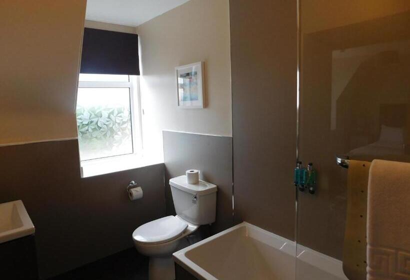 Номер Стандарт Вид на Сад, Cullen Bay Hotel