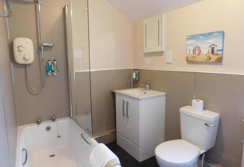 Номер Стандарт, Cullen Bay Hotel