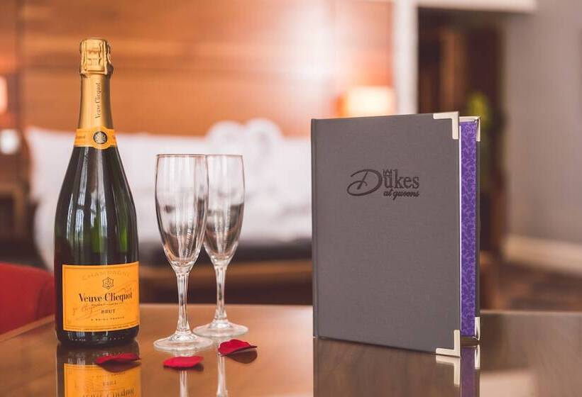 Люкс, Dukes At Queens Boutique