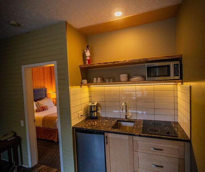 스위트, Alpine Inn & Suites