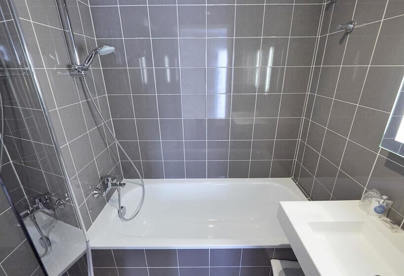 Номер Стандарт, Kyriad Hotel Brest