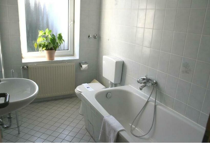 Quarto Triplo Estandar, Am Schloss Borbeck