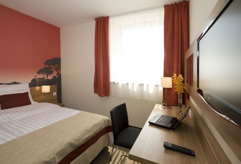 Номер Стандарт, Expo Tower By Mellow Mood Hotels