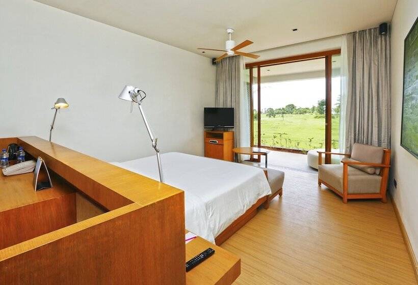اتاق لوکس با چشم‌انداز باغ, Taj Fisherman’s Cove Resort & Spa, Chennai