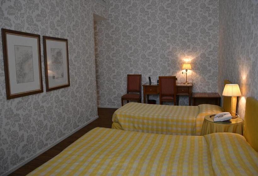 اتاق لوکس سه تخته, Albergo Alla Posta