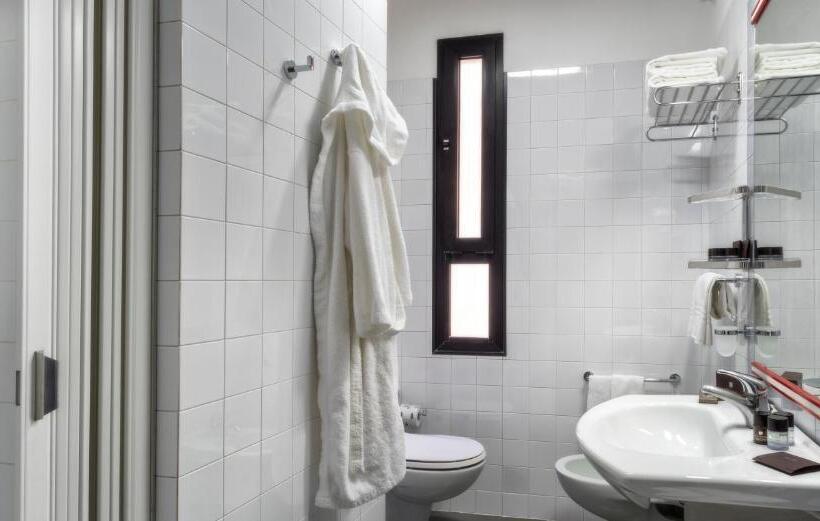 Economy Triple Room, Boemia