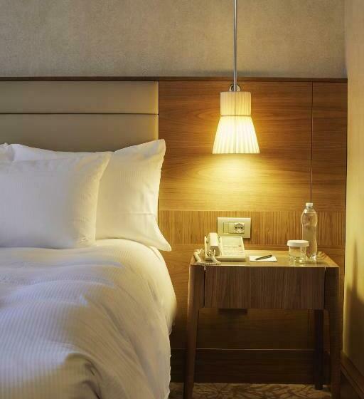 Standard Room King Size Bed, Hilton Milan
