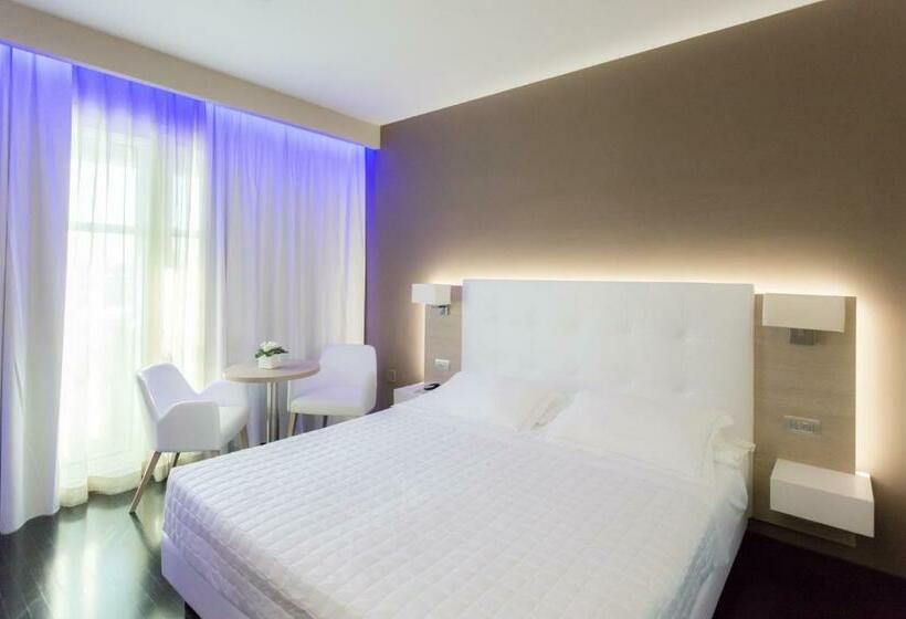 سوییت جونیور, Raffaello Hotel & Mooka Restaurant
