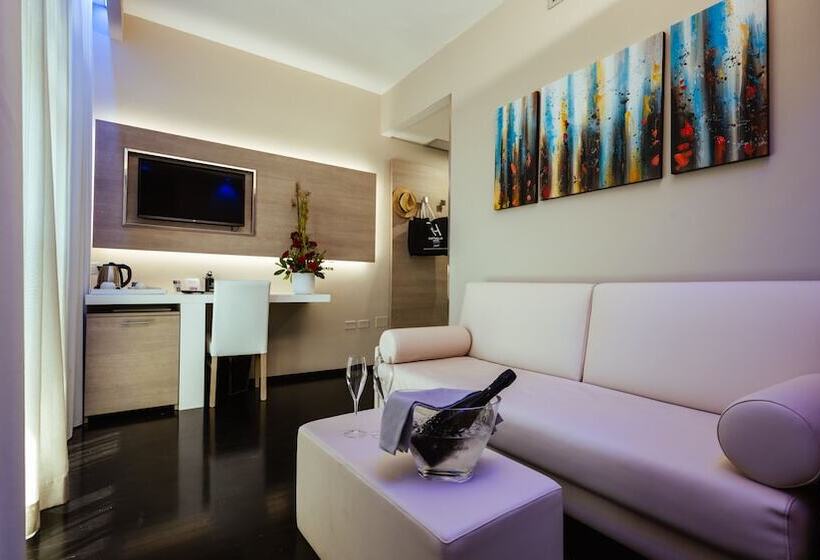 سوییت جونیور, Raffaello Hotel & Mooka Restaurant