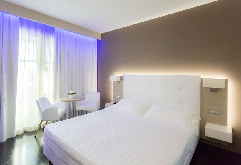 سوییت جونیور, Raffaello Hotel & Mooka Restaurant