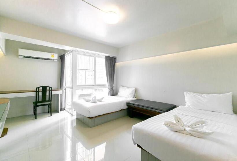 Quarto Superior, A Room Bangkok Sathorn