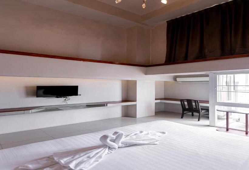 Quarto Deluxe, A Room Bangkok Sathorn