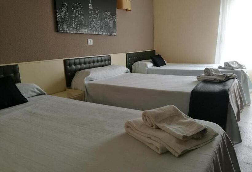 Номер Стандарт Трехместный, Hostal Isla Playa