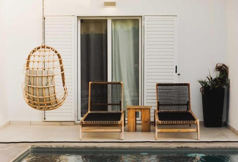 Люкс Вид на Бассейн, Olive Grove Suites Boutique