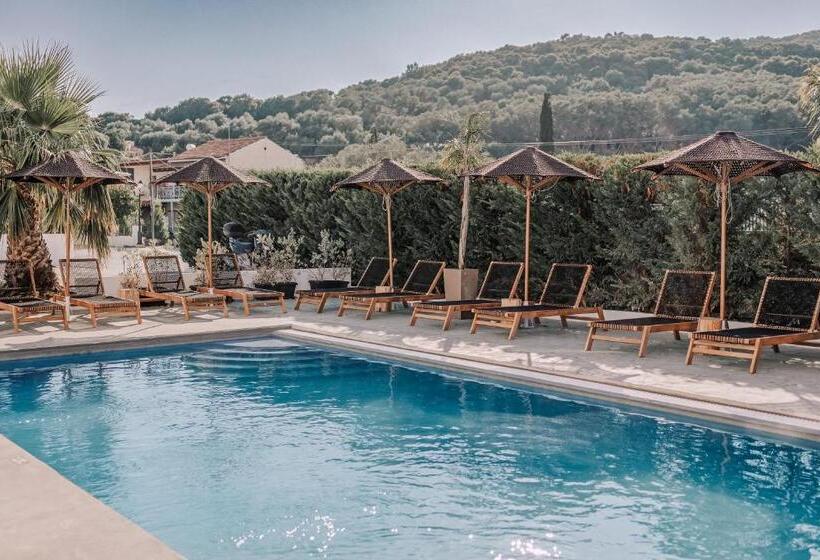 Люкс Вид на Бассейн, Olive Grove Suites Boutique