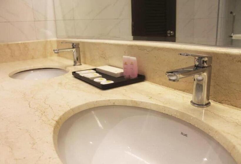 Номер Стандарт Трехместный, Klana Resort Seremban