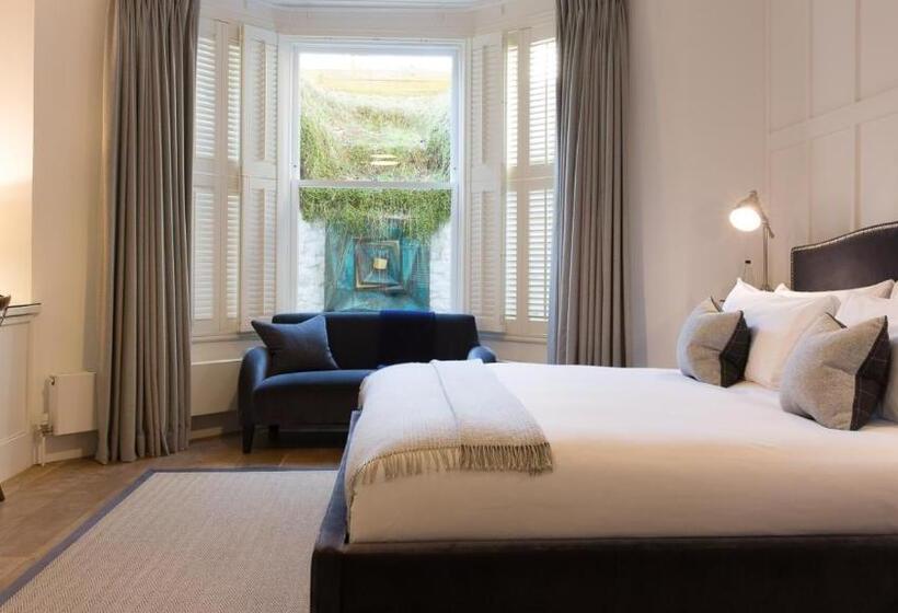 اتاق لوکس با چشم‌انداز شهر, Number 38 Clifton