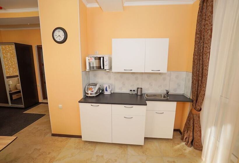 Quarto Familiar, Bliznetsy Apart
