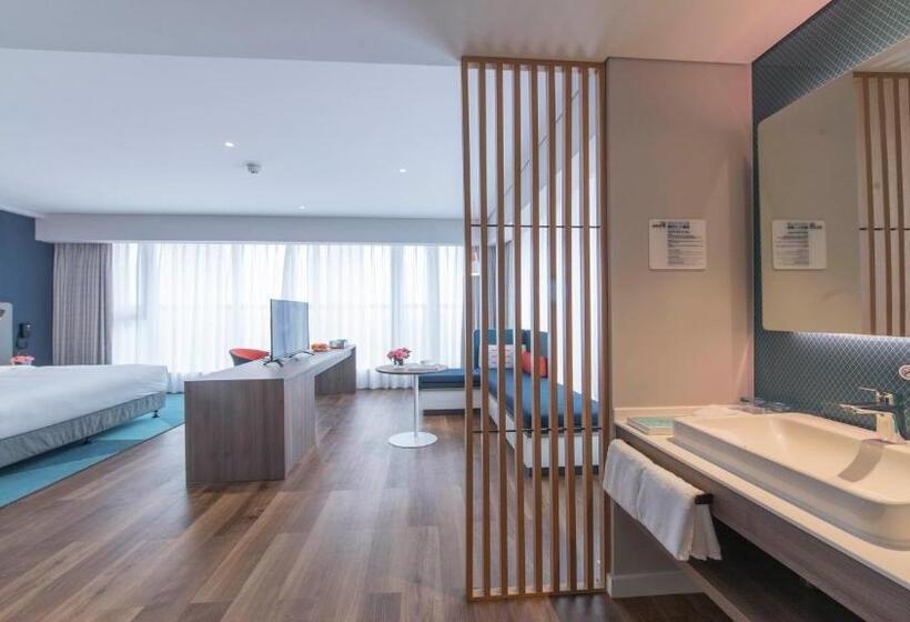 キングサイズベッドのスイートルーム, Holiday Inn Express Liyang Huafu, An Ihg