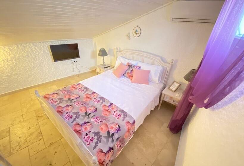 اتاق استاندارد سه نفره, Galya Otel Alacati