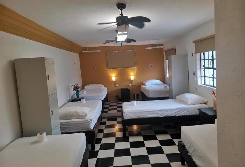 تختخواب در اتاق مشترک, Casa San Juan